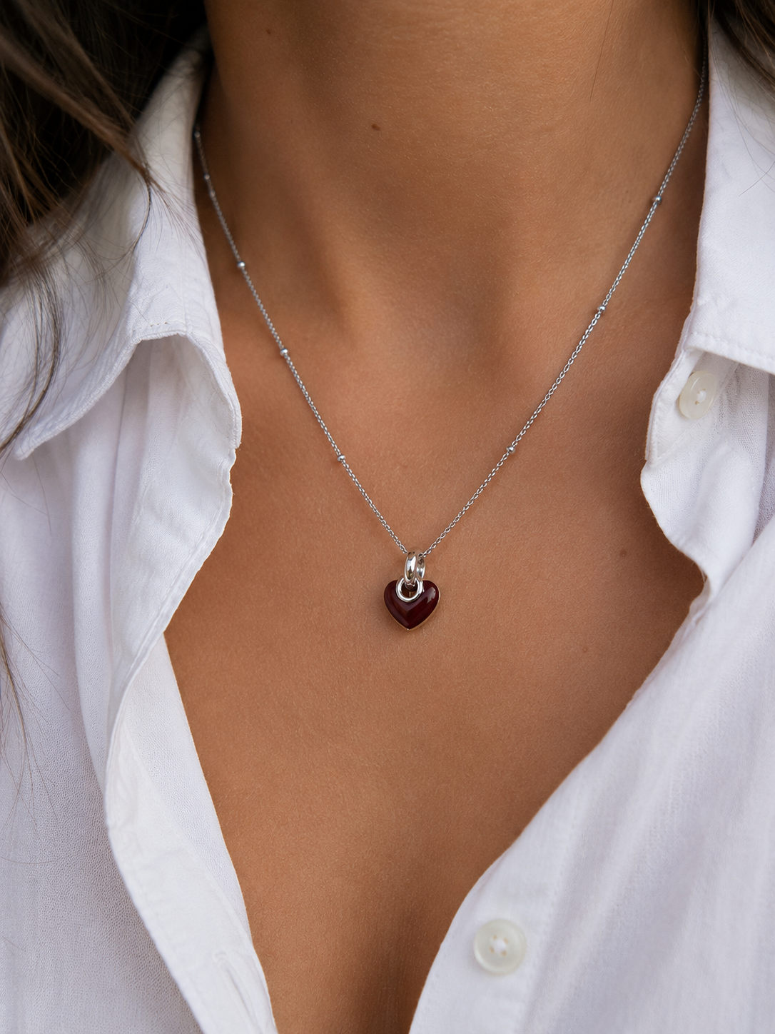 Collier Isméria argenté porté look féminin élégant bijou femme Amalys Paris