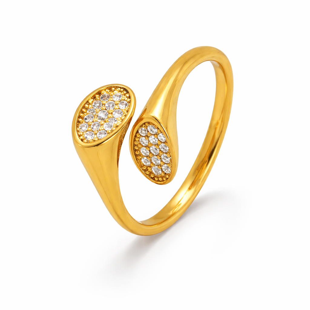 Bague Juliette dorée fine ouverte zircons ovales acier inoxydable fond blanc Amalys Paris