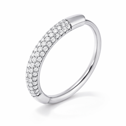 Bague Adeline argentée anneau pavé zircons éternité acier inoxydable fond blanc Amalys Paris