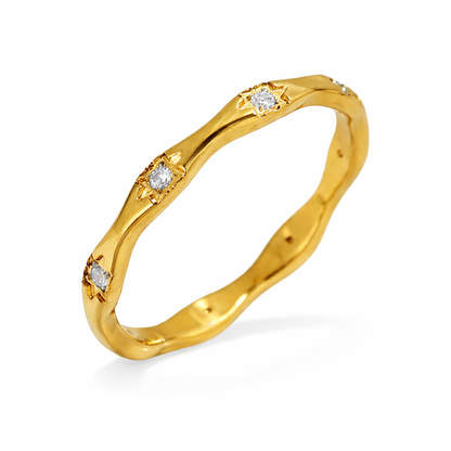 Bague Luna dorée design ondulé courbes organiques acier inoxydable fond blanc Amalys Paris