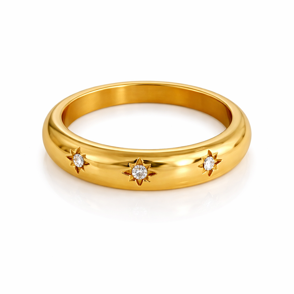 Bague Stella dorée motifs étoiles zircons céleste acier inoxydable fond blanc Amalys Paris