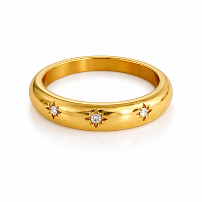 Bague Stella dorée motifs étoiles zircons céleste acier inoxydable fond blanc Amalys Paris
