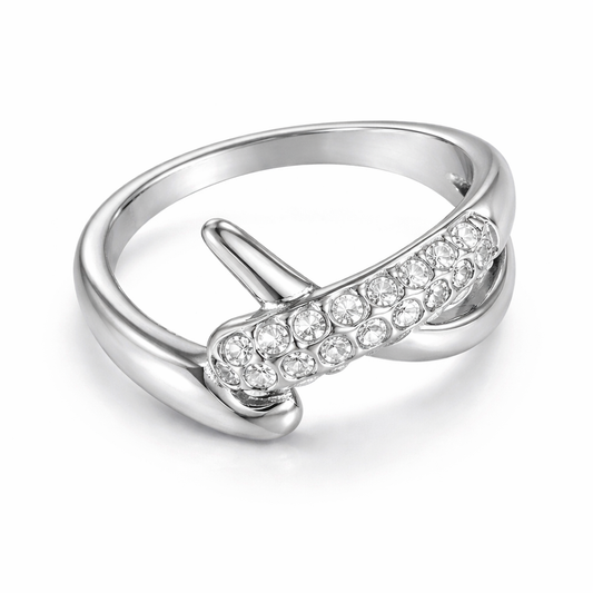 Bague Gabrielle argentée croisée zircons sertis acier inoxydable fond blanc Amalys Paris