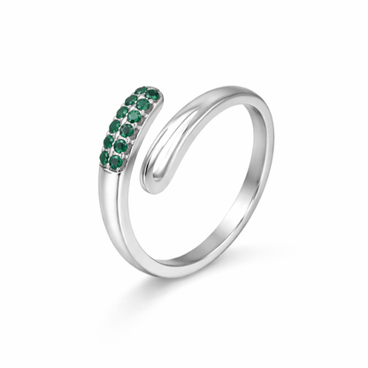 Bague Elena argentée fine ouverte pierre verte zircon acier inoxydable fond blanc Amalys Paris