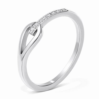 Bague Inès argentée fine croisée zircon pavé acier inoxydable fond blanc Amalys Paris